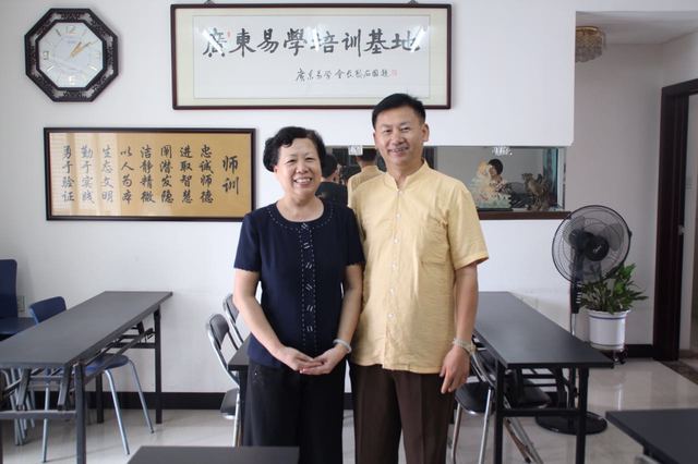 专家与杨老师合影
