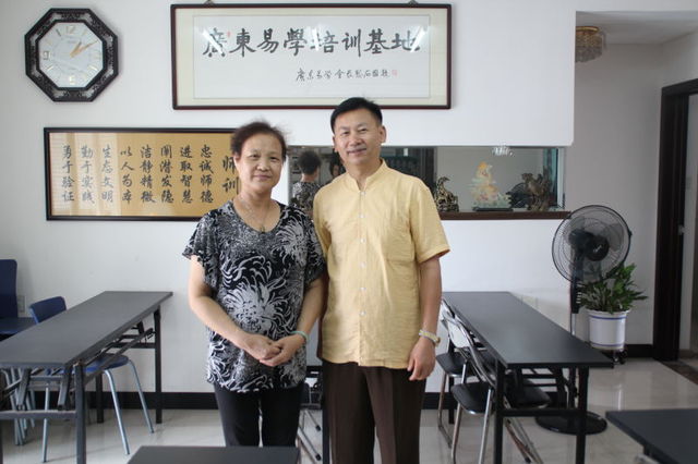 专家与杨老师合影