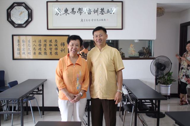 专家与杨老师合影