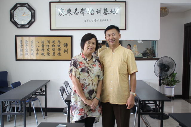 专家与杨老师合影